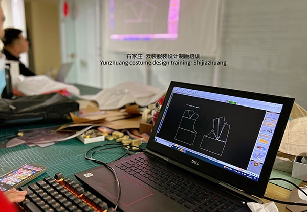 【云裝，日?！? /></a>
                                <h3><a href=